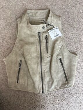 Berksha Sleeveless Faux Leather Crop Top Vest